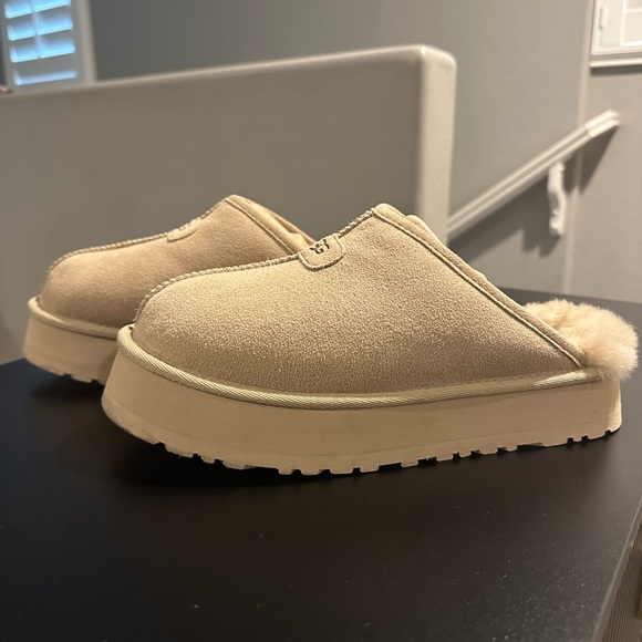 GG Beige Suede Fur-Lined Slippers - Picture 9 of 9